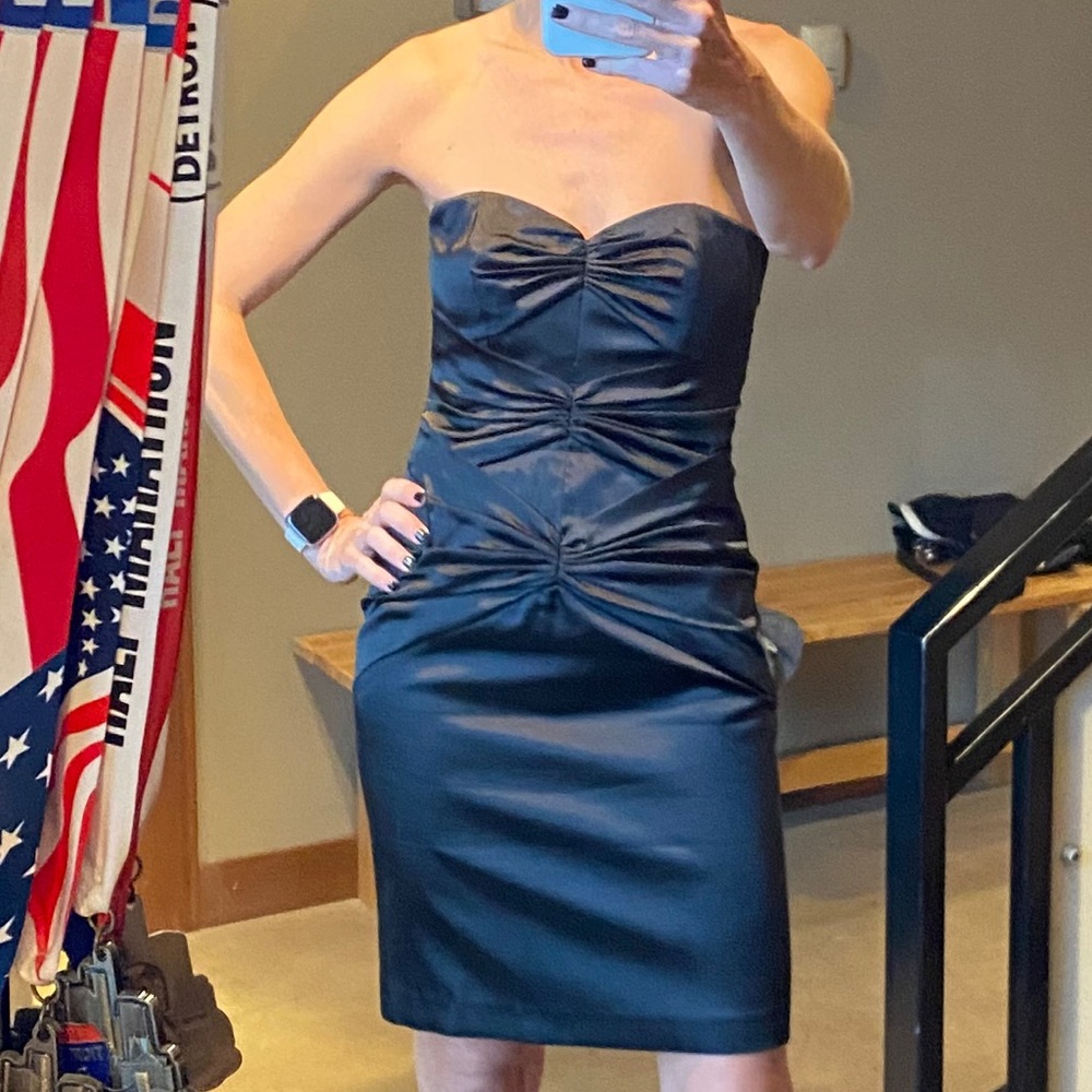 LBD Laundry by Shelli Segal size 4 holiday dress